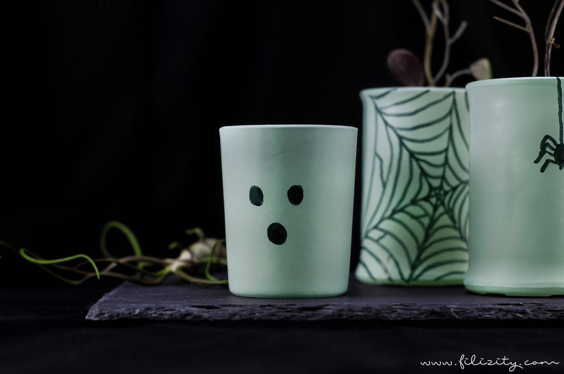 Halloween Deko Idee: Glow in the dark Vasen