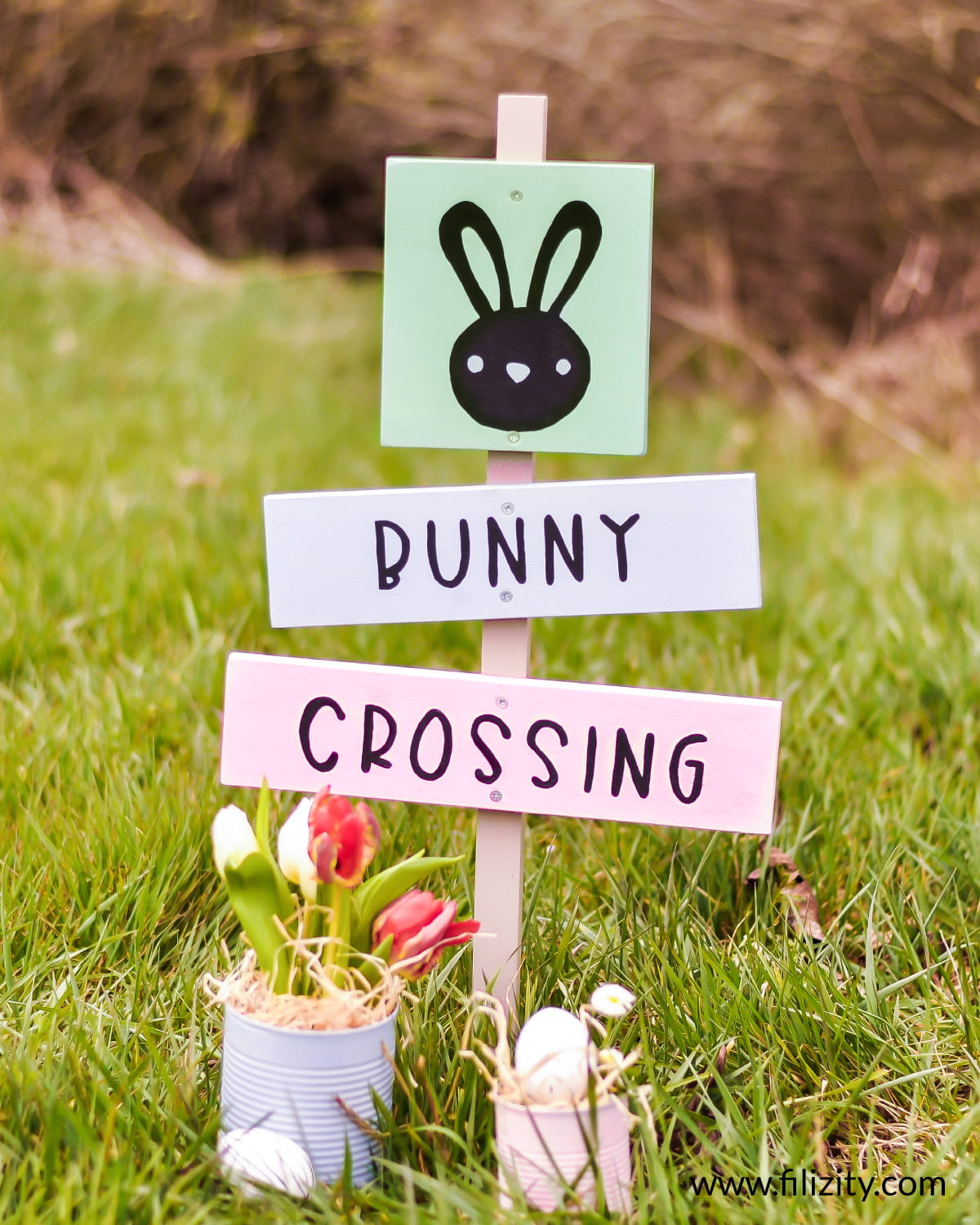 Osterdeko selber machen: DIY Gartenschild Bunny Crossing
